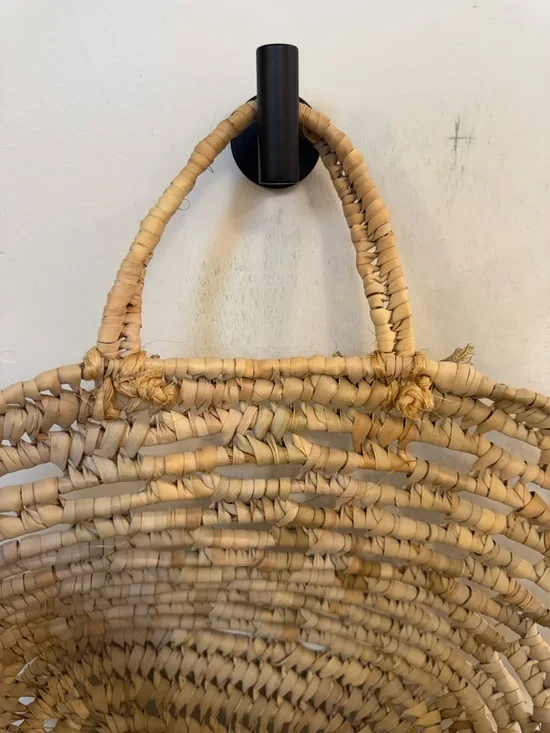 Handwoven straw basket tote - Picture 5 of 5